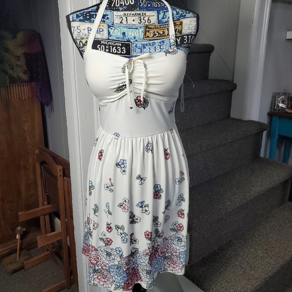 WHITE FLORAL SUNDRESS!